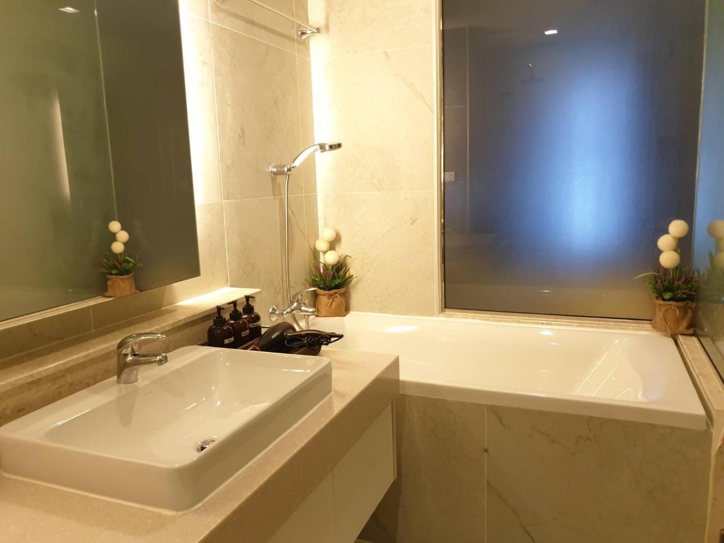 The Astra Chiang Mai Family Room Exterior foto